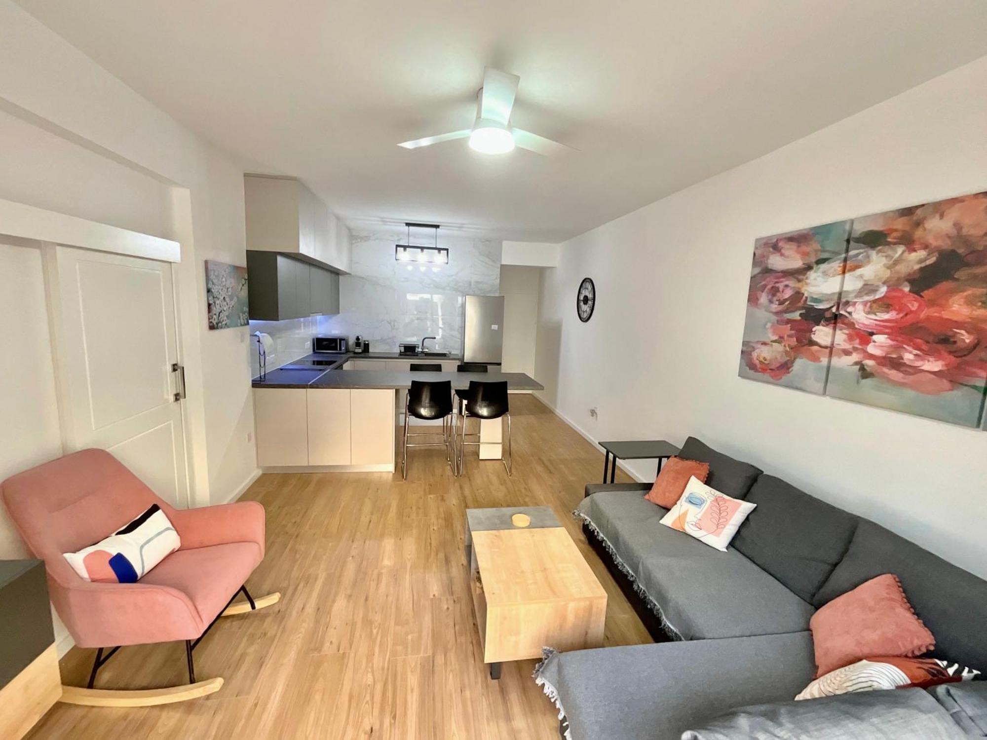 Modern Apartment Near Mckenzie Beach Larnaca Phòng bức ảnh