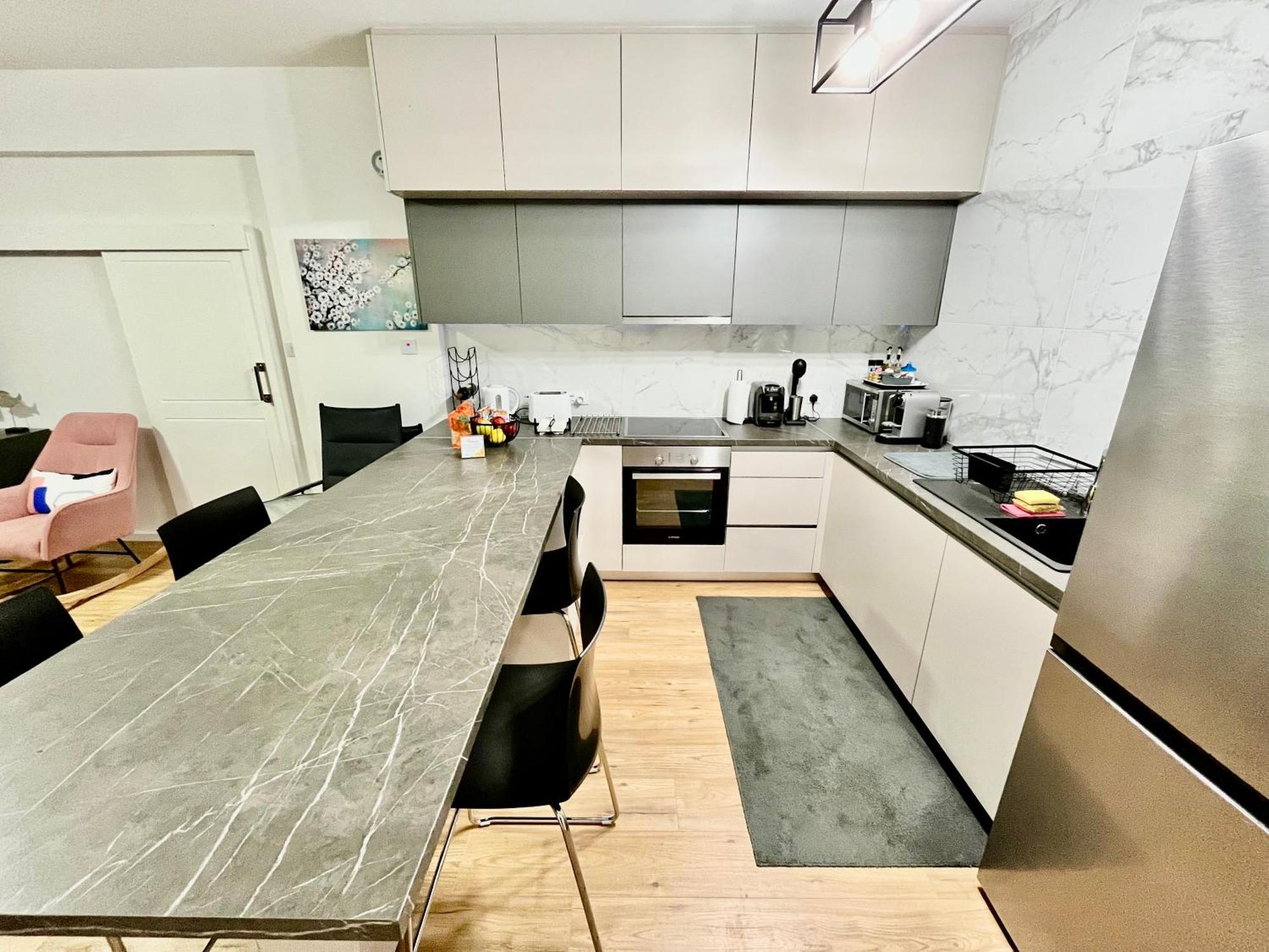 Modern Apartment Near Mckenzie Beach Larnaca Ngoại thất bức ảnh