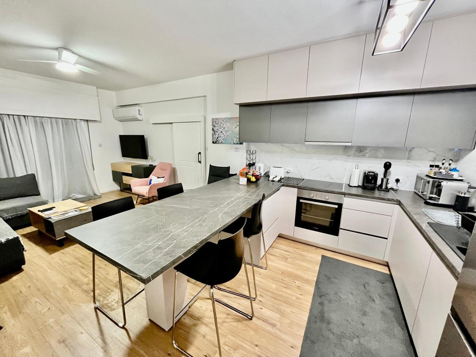 Modern Apartment Near Mckenzie Beach Larnaca Ngoại thất bức ảnh